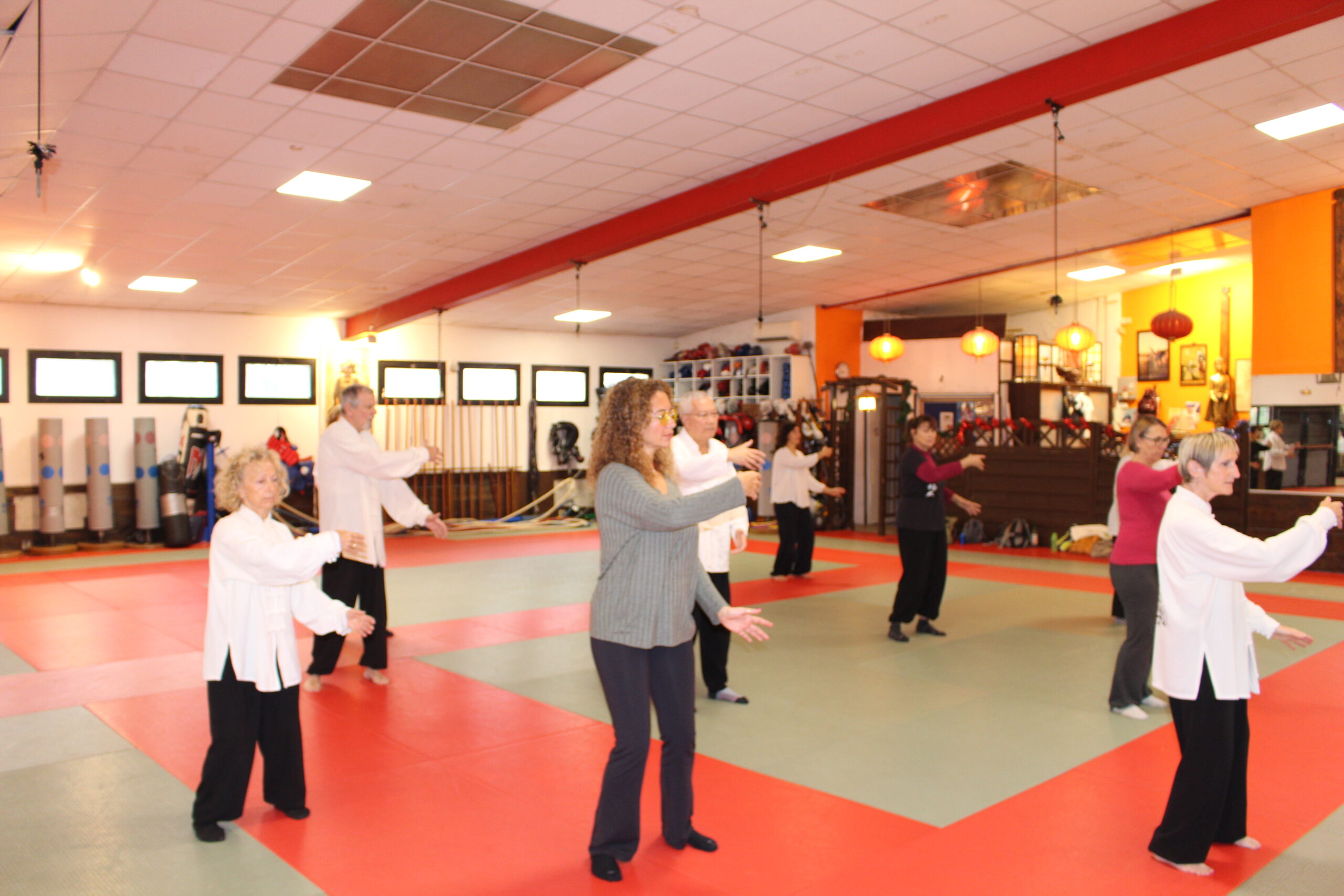 élèves s’initiant au qi gong